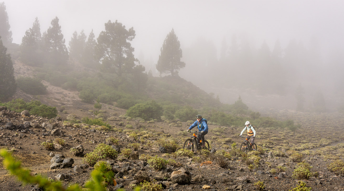 Im Nebel durch die Lava